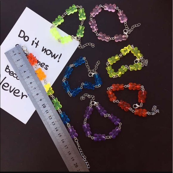 🍭🐻🌈 Rainbow Gummy Bear Bracelet - Picture 2 of 3
